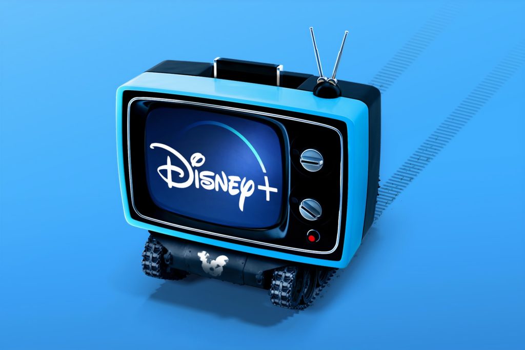 Televisor encendido con el logo de Disney Plus en pantalla