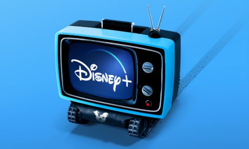 Televisor encendido con el logo de Disney Plus en pantalla