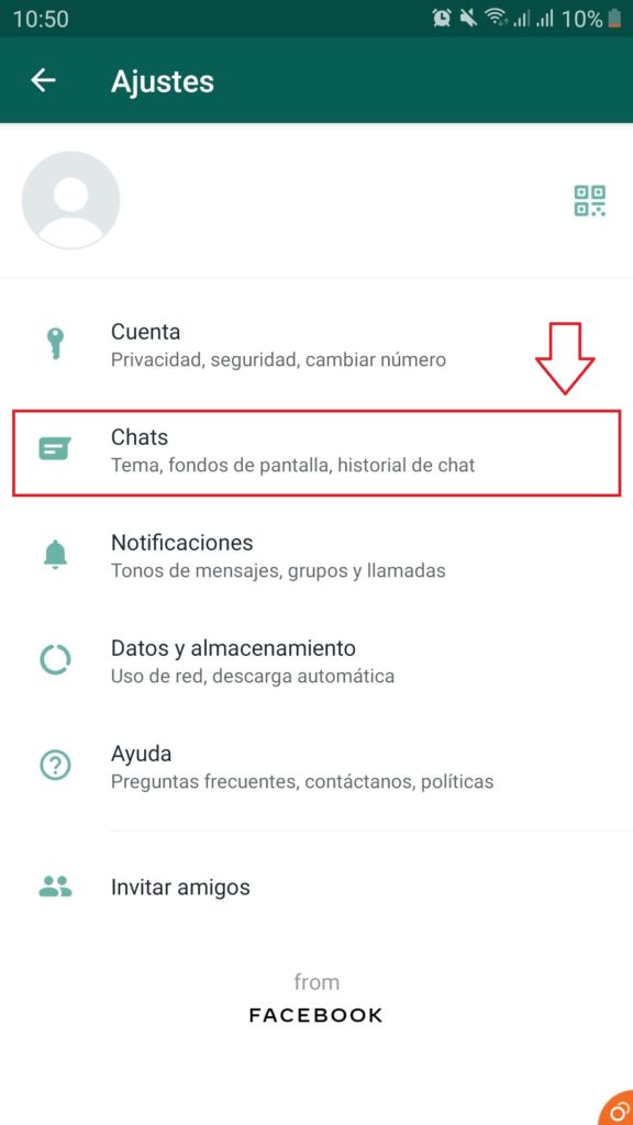 Apartado de Ajustes en WhatsApp con la opción de Chat seleccionada en rojo